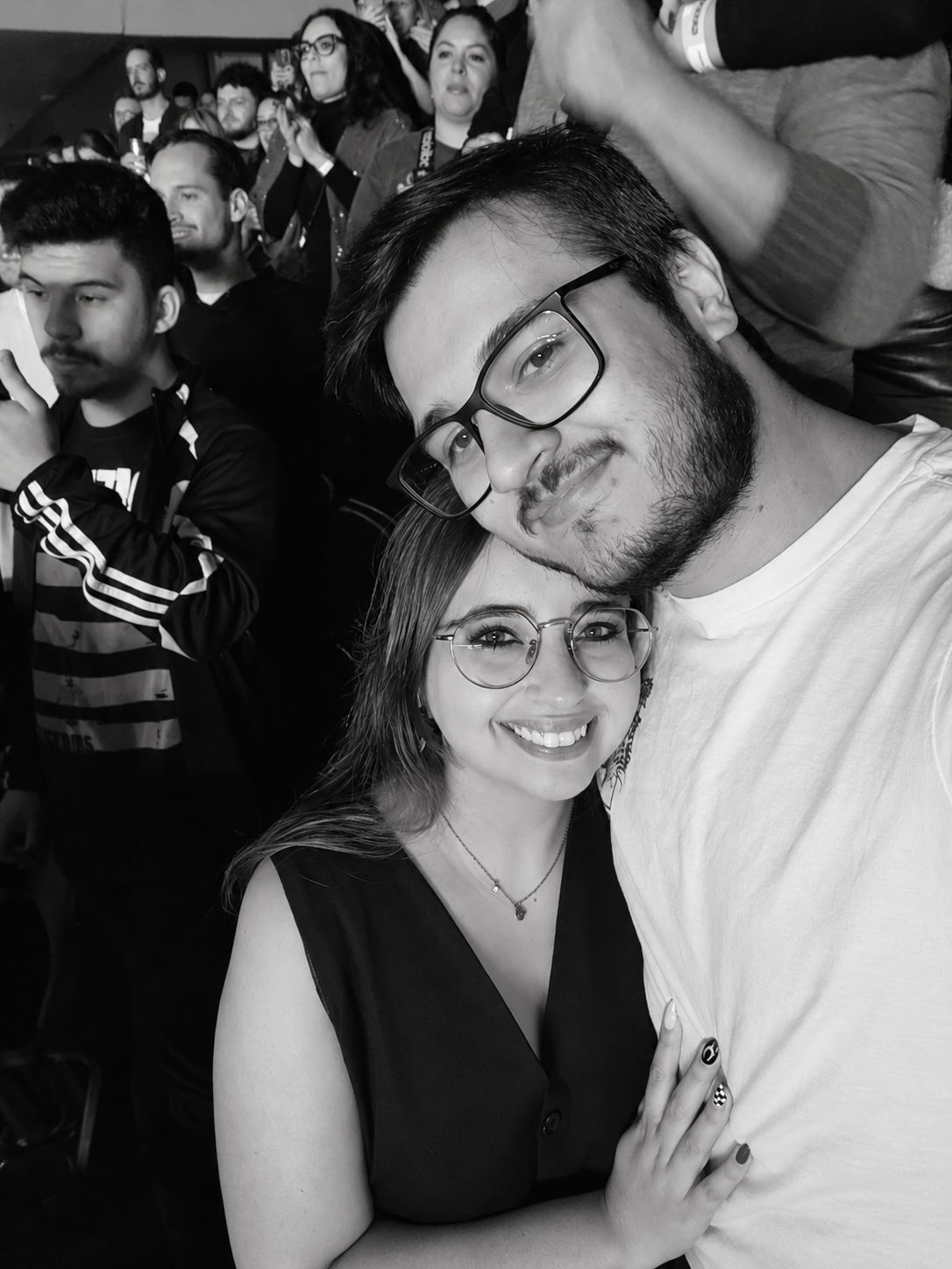 Henrique e Lari em um show