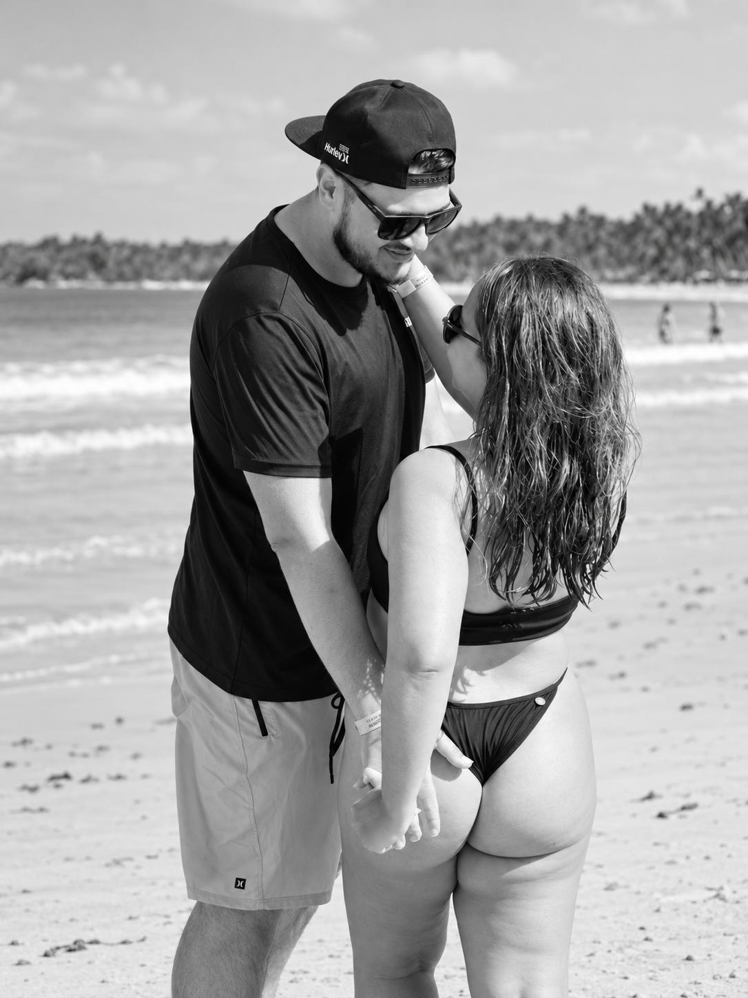 Henrique e Lari na praia
